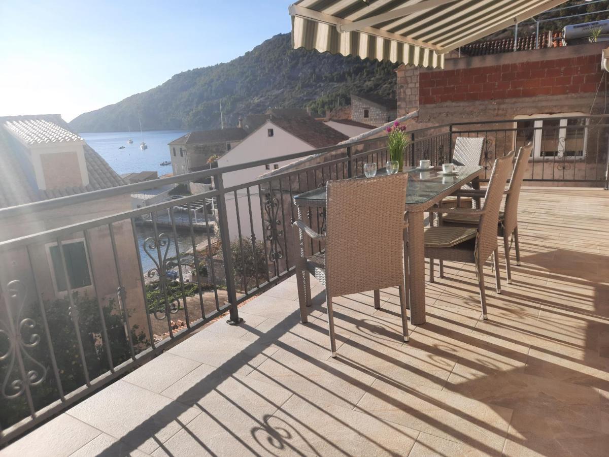 Apartments Villa Beba Komiza Exterior photo