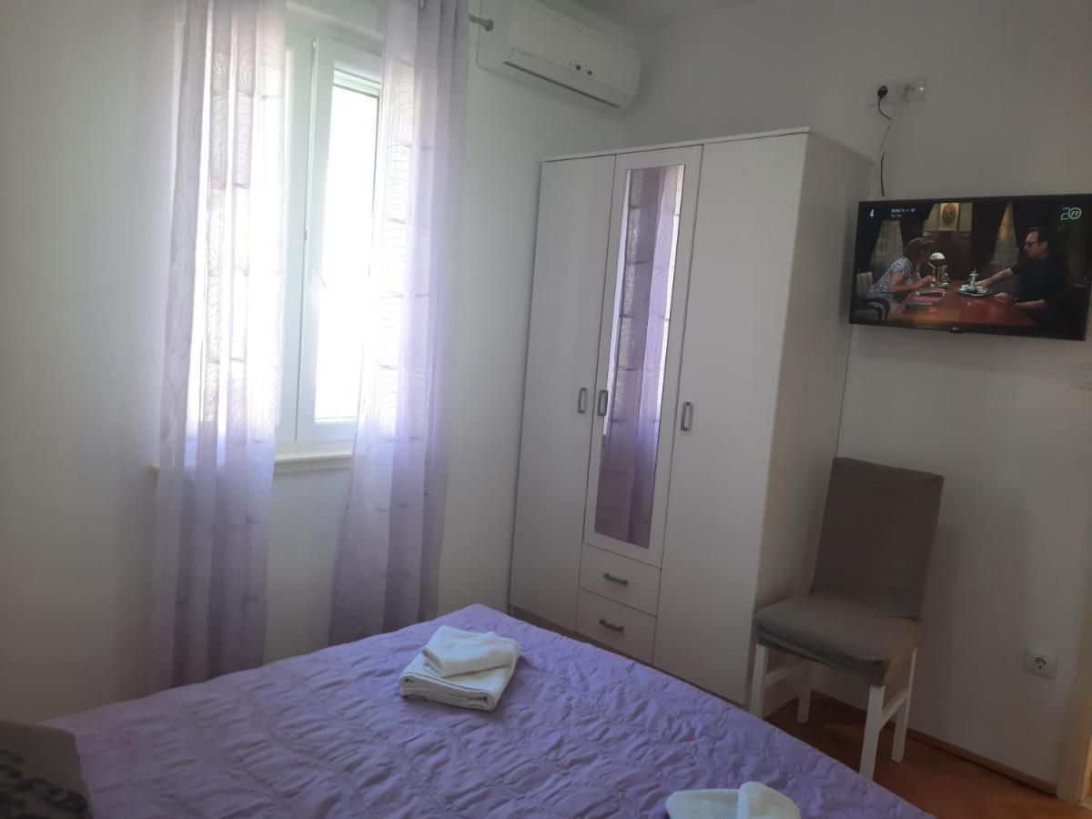 Apartments Villa Beba Komiza Exterior photo